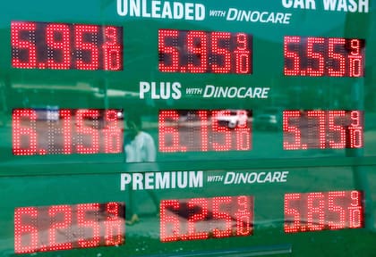 Los precios del combustible siguen disparándose en Estados Unidos