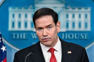 marco-rubio-en-la-casa-NTUAMOXI5RHEBJSAP263HHVQEE.JPG