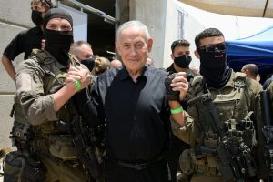 netanyahu-durante-una-visita-a-la-36a-division-de-77HDVMGYHFCNPPJUTHUU76KY54.jpg