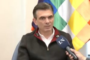 rodrigo-paz-en-dialogo-con-la-VRZSE3VZXJB2BNIAUAD3RNTAXI.jpg