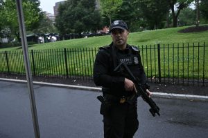 un-agente-armado-del-servicio-secreto-reacciona-JX6OY57Z4RCS7LAMFNKPAHNSDU.JPG