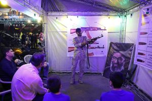un-militar-irani-instruye-a-un-grupo-de-FIHH2QOUMRG5HO6TWSXHPNE5IE.JPG