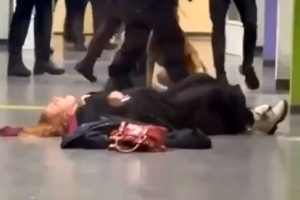un-policia-tiro-al-piso-a-una-mujer-embarazada-y-G7OFYVHS7FHMBOAB7GHDMLZOFM.jpg