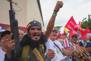 un-seguidor-de-cepeda-disfrazado-como-el-che-en-ZDIUCYDKW5BLZB5DMRRGT4ARWA.JPG