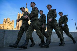 una-foto-ilustra-a-militares-rusos-mientras-se-6FS3DPRFJRGCVO7WZRPOF5CS6E.JPG