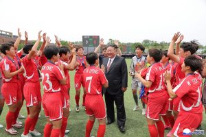 el-lider-norcoreano-kim-jong-un-felicita-a-las-LBFGC5W6UJDATP4CHGVAZZ7LW4.JPG
