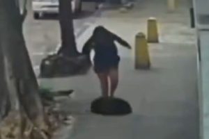 una-mujer-caminaba-por-las-calles-de-rio-de-6DKFG5WHR5HV7LVAIT6GLXTQWA.jpg