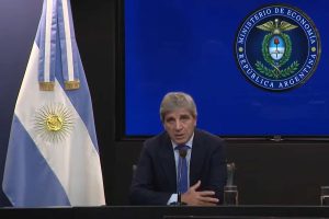 el-ministro-de-economia-luis-JXSFCXZVCFD4NHR6OGUZZCJWQM.jpg