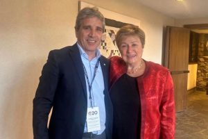 luis-caputo-mantuvo-esta-tarde-un-encuentro-BHX5BZR2HBCS5LTDZ62PRDVRVM.jpg