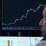 Contexto internacional desfavorable y malas noticias locales: por qué el riesgo país subió por encima de los 600 puntos