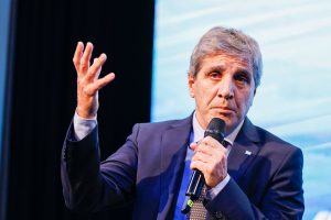 luis-caputo-hablo-ante-inversores-financieros-en-RLK56GEC2JGCHPUFERXJK2KYCI.jpg