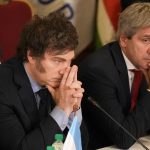 Cuáles son los motivos que llevaron al riesgo país por encima de los 700 puntos