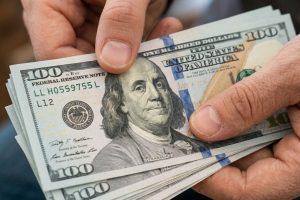 el-dolar-oficial-minorista-suma-dollar5-hasta-los-WV7GA7AVGVGSZDRHCXSTJPNF6E.png