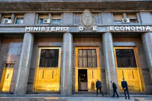 el-ministerio-de-economia-renovo-toda-la-deuda-CWPBJ6S66RA3FLGB4MVD6IGNVM.jpg