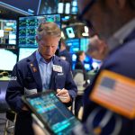 El riesgo país vuelve a bajar y se aleja de los 600 puntos