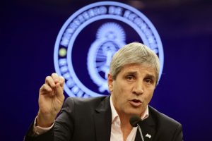 el-titular-del-palacio-de-hacienda-el-ministro-YTHAWBKL25BBVJOV77VIB4I5AY.jpg