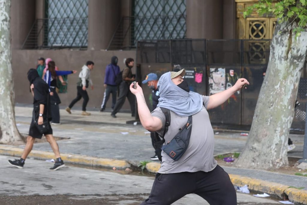 incidentes-en-la-quinta-marcha-universitaria-UCEARB62YZGR3MBKJP4TZXJLY4.JPG